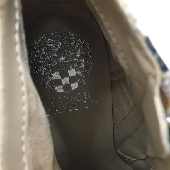 NWOB VINCE CAMUTO Cream Beige Brown Python Block Heel Booties Shoes - Picture 2 of 10